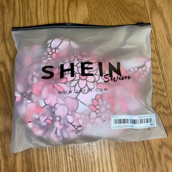 SHEIN Floral Print Ring Linked Halter Bikini Swimsuit (Size Medium) NWT - Picture 3 of 7